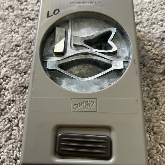 Stampin' Up! Paper Punch: Bow Builder Confetti Flowers Festive Flower Builder 3x - Picture 6 of 11